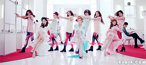 韩国女子组合最新mv图片:跳舞
