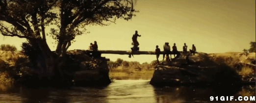 黄昏河上独木桥动态图片