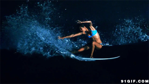 女子海上冲浪动态图片:冲浪