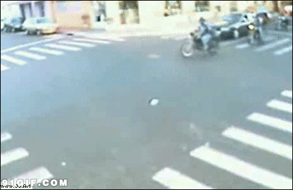 摩托车相撞车祸图片