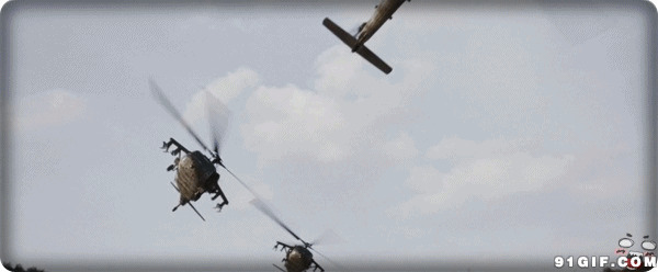 直升飞机飞越拱桥图片:飞机