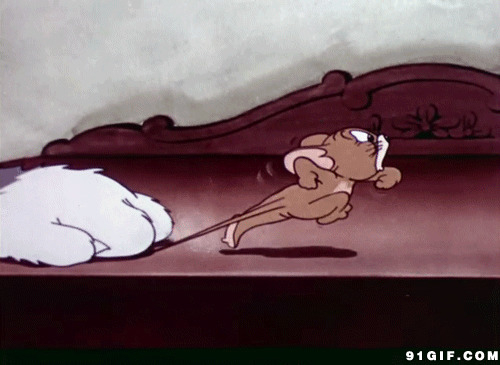 卡通米老鼠被压尾巴图片