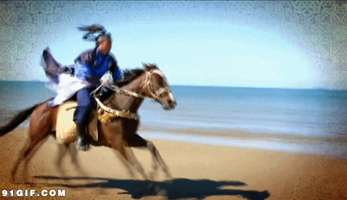 古装男子骑马飞奔图片:骑马
