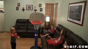 逗比孩子喜欢投篮球图片:逗比孩子,喜欢,投篮球