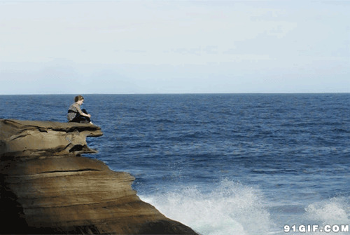 海浪拍打岸边岩石图片:海浪
