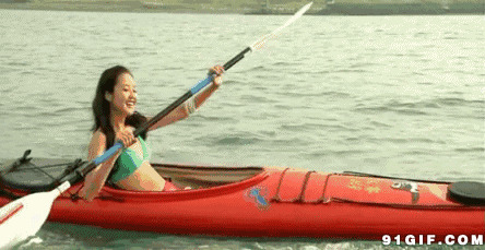 美女海上独自划皮艇图片:美女海上,独自划皮艇