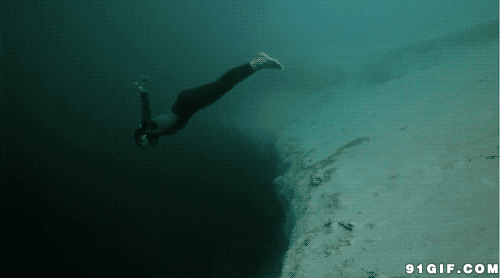 水底跳跃动态图片