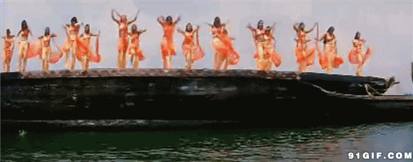 海上女子跳群舞图片