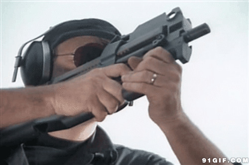 男子射击训练图片:射击