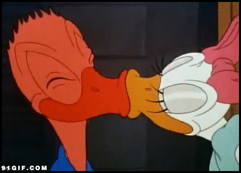 卡通鸭子亲吻动态图片