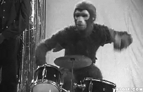 猴子敲锣打鼓图片