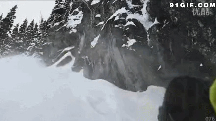 雪山滑雪橇惊险图片