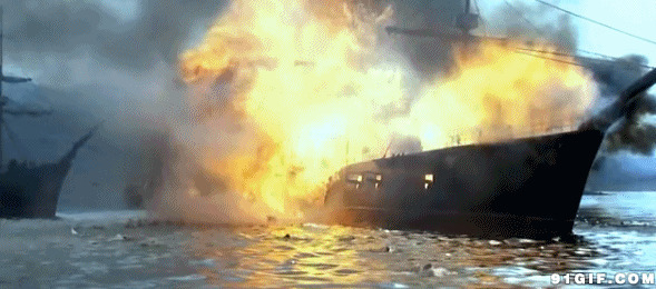 大海中战舰爆炸图片:爆炸