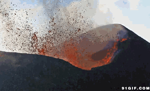 火山爆发了动态图片