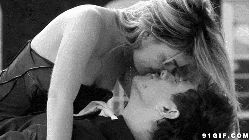 浪漫爱情亲吻视频图片:亲吻