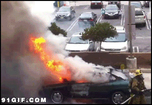 汽车失火爆炸动态视频图片
