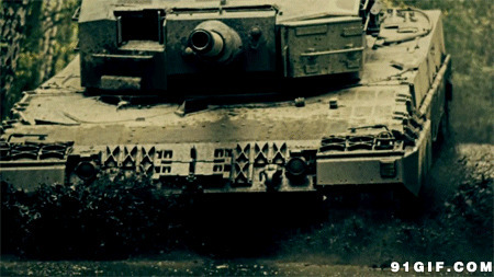 翻越高地的坦克图片:坦克