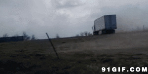 大货车转弯惊险动态图片:大货车,转弯惊险