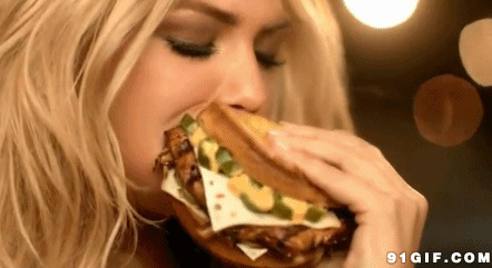 美女吃快餐汉堡图片
