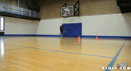 篮球训练灌篮图片