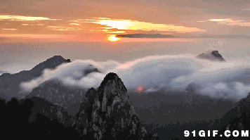 山上流动的云雾图片:云