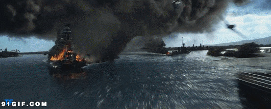 战斗机群海上轰炸目标图片:轰炸