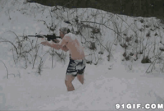 雪堆中的狙击手恶搞视频图片