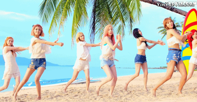韩国女子组合海滩动感舞蹈图片