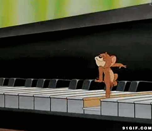 卡通老鼠弹钢琴图片