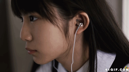 认真听音乐的女学生高清图片:听音乐,耳麦,耳机