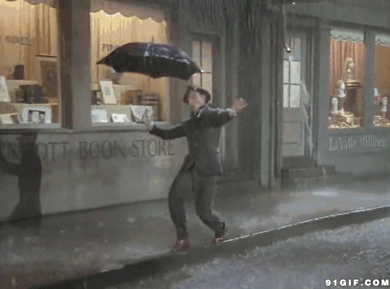 雨中打伞跳舞作乐搞笑图片:下雨,雨伞,黑白