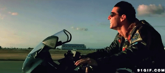 骑摩托车的酷哥高清图片:摩托车