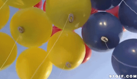 放飞五颜六色的气球图片