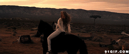 黄昏骑马女子动态图片:女子,骑马