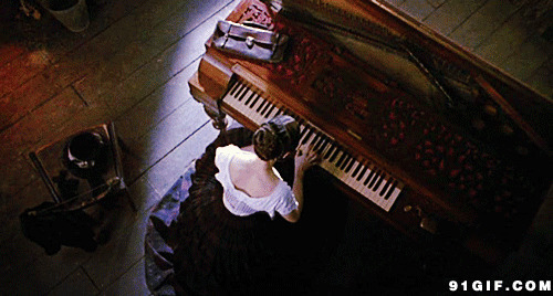 女子弹钢琴高清图片:钢琴,弹琴