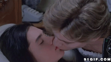 熟睡中亲吻视频图片:亲吻
