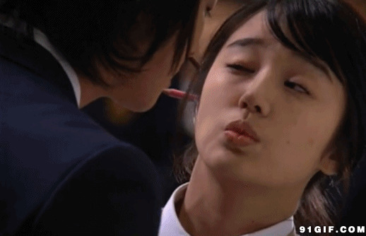 韩国情侣亲吻图片
