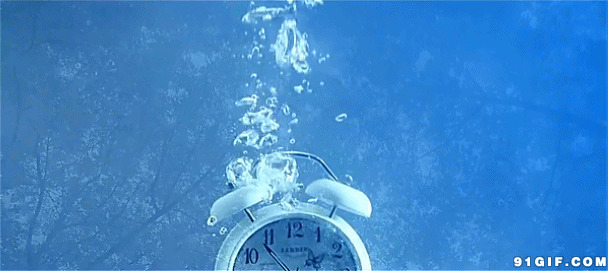 闹钟跌落水中高清动态图片:时钟,闹钟