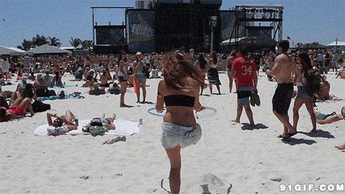 沙滩跳呼啦圈视频图片