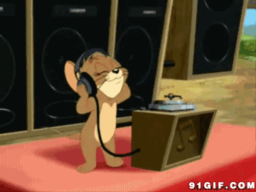 卡通老鼠听音乐动态图片