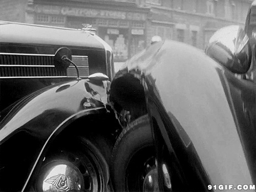 老古董汽车相撞图片:汽车,古老,撞车