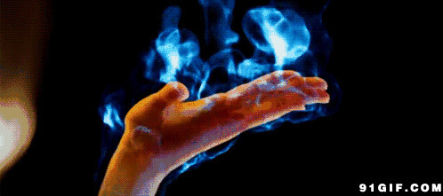 掌心蓝色火焰梦幻图片:火焰,梦幻
