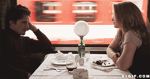 旅途中沉默的情侣图片:沉默,情侣,唯美,列车
