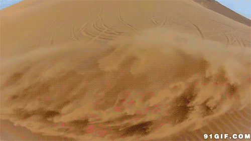 越野摩托扬起的尘土图片