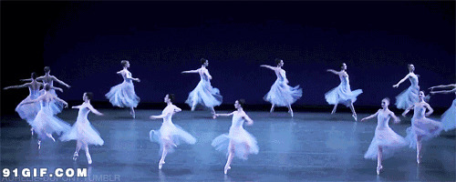 芭蕾舞演员舞台转圈图片:芭蕾舞