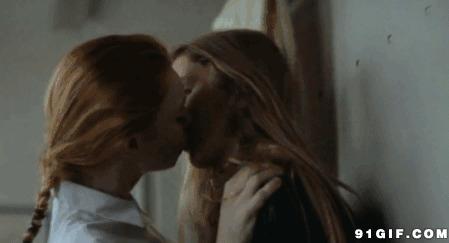 牵手女同性之吻图片:同性恋,接吻,女同