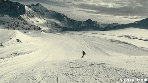 雪山滑雪挑战极限图片