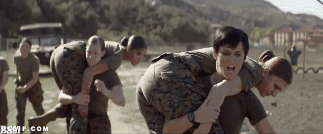 国外女特种兵训练动态图片:特种兵