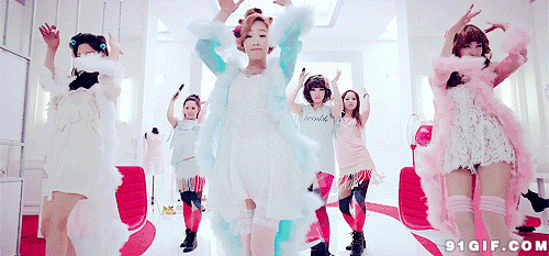 韩国女团扭动优美舞姿图片:跳舞,优美