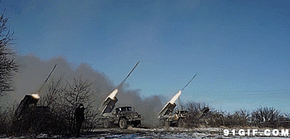 火箭炮发射火箭弹图片:火箭,炮弹